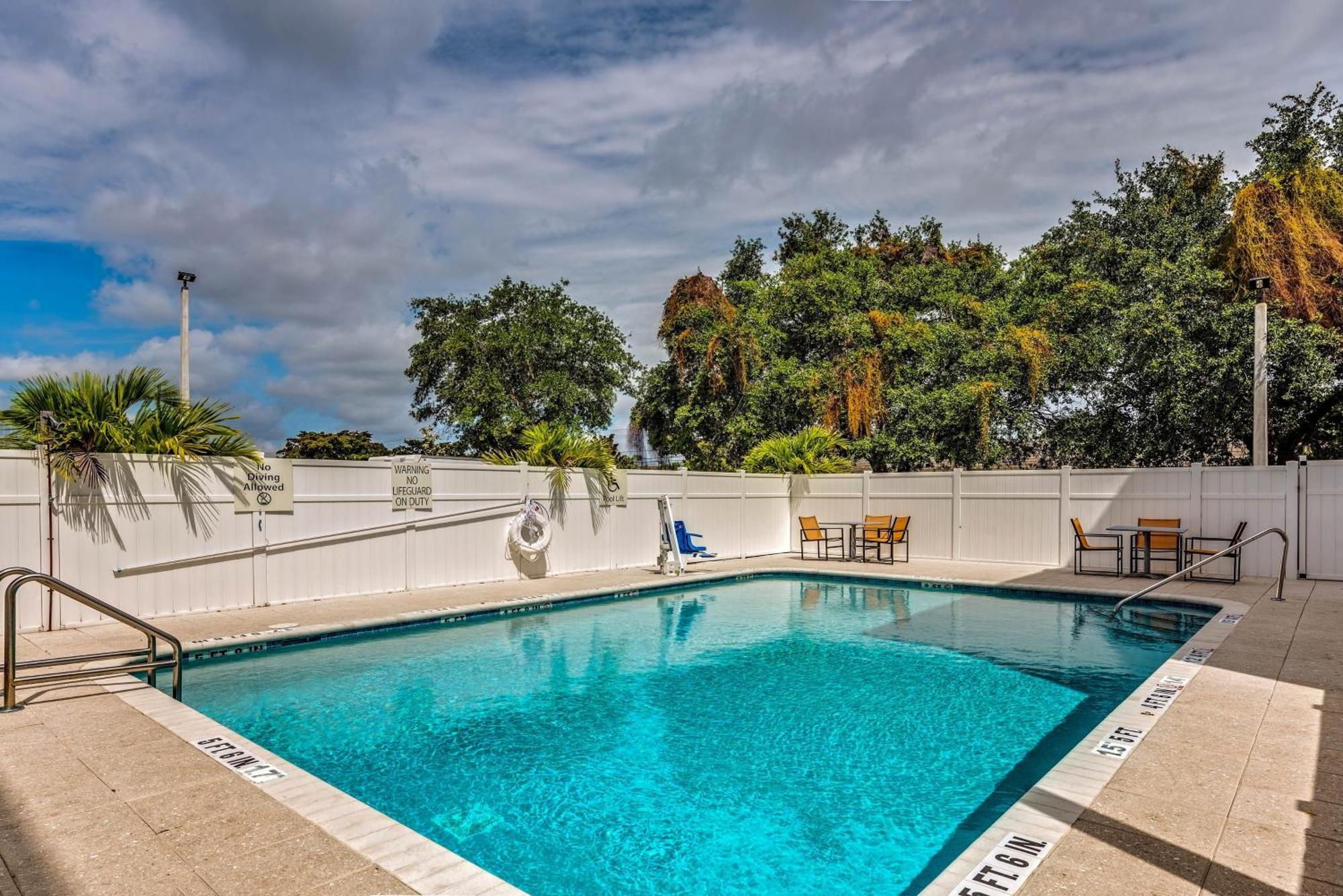 Express & Boynton West By Ihg
