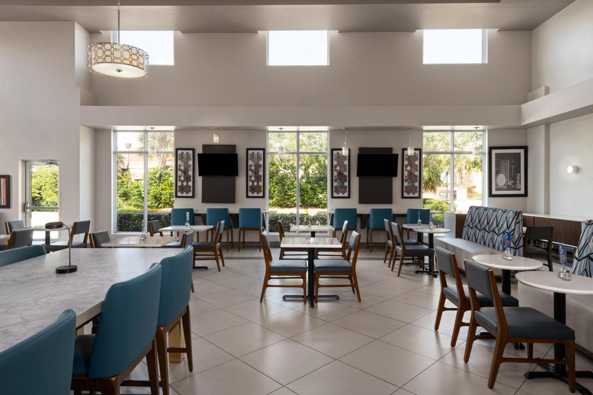 Express & Boynton West By Ihg Hotel