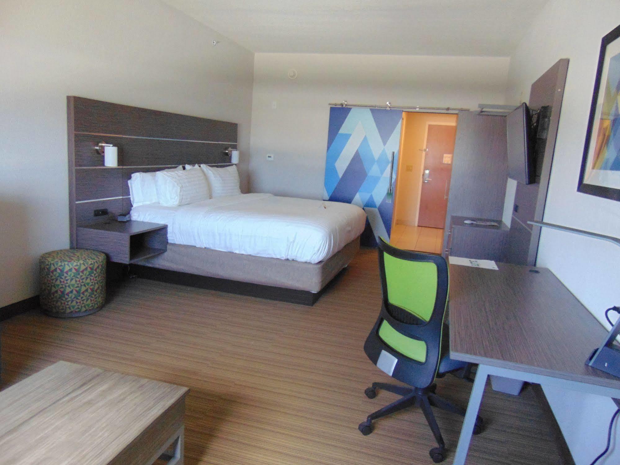 Express & Boynton West By Ihg