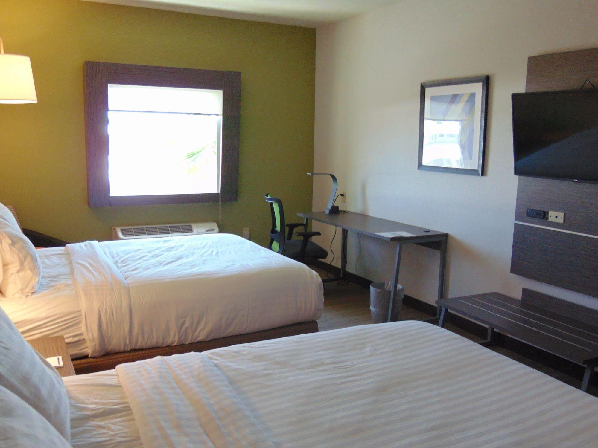 Express & Boynton West By Ihg Hotel