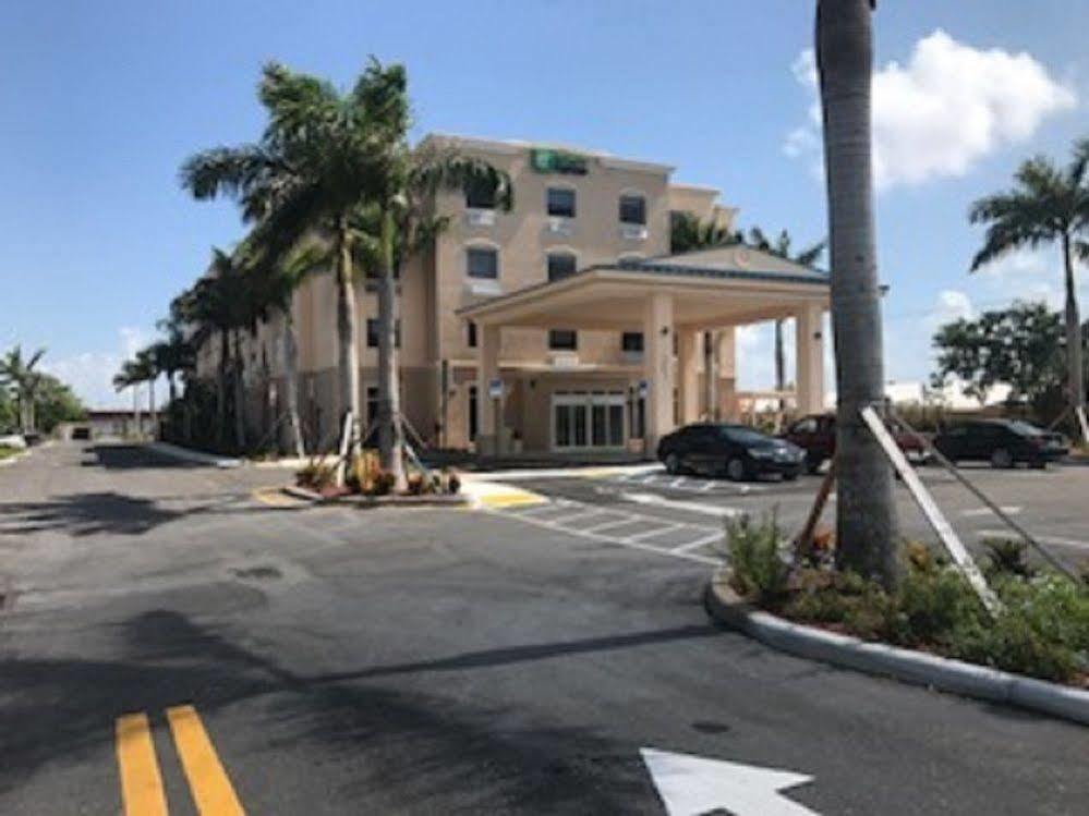 Express & Boynton West By Ihg Hotel 3*