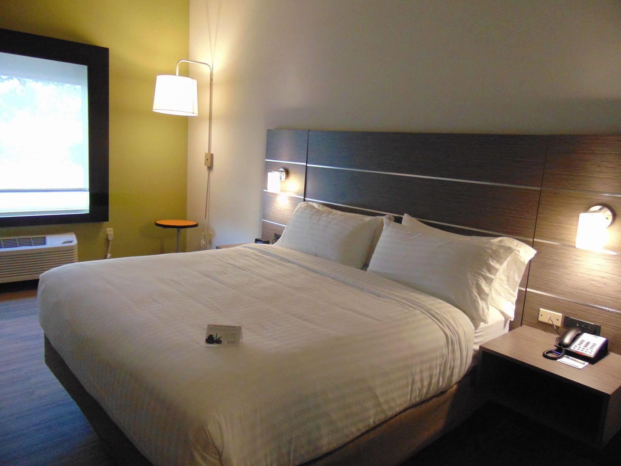 Express & Boynton West By Ihg Hotel 3*