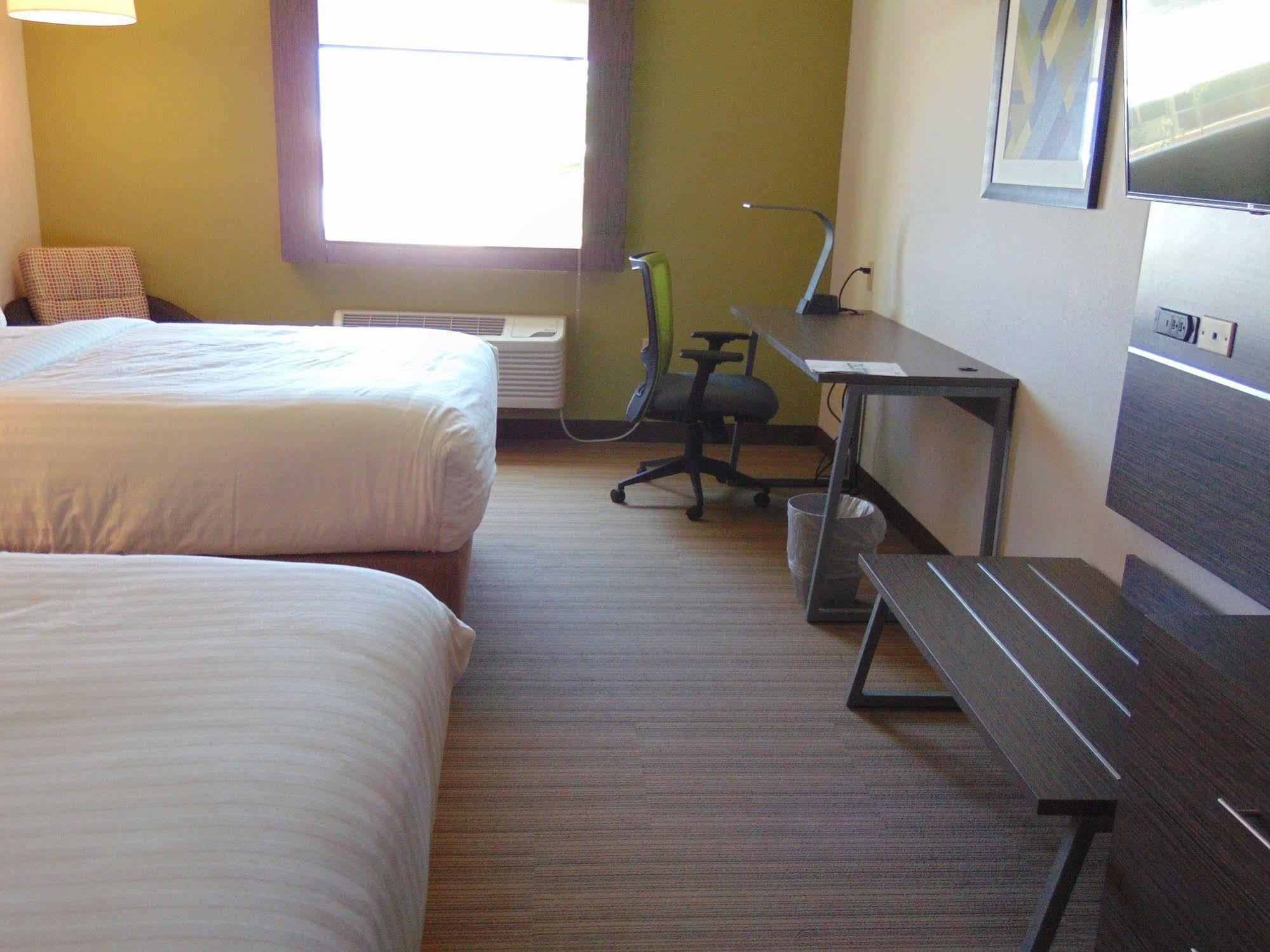 Express & Boynton West By Ihg Hotel 3*